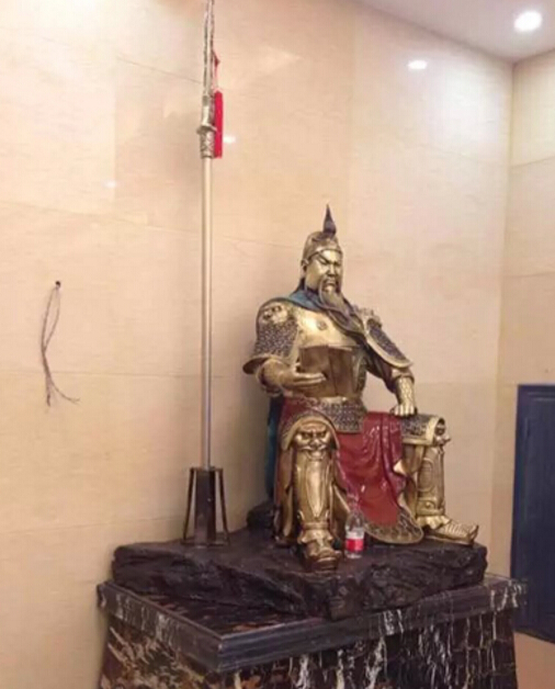 关公铜像