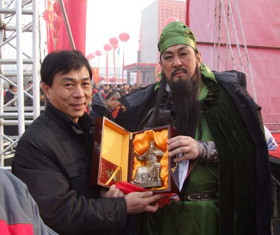 魏巍铜关公