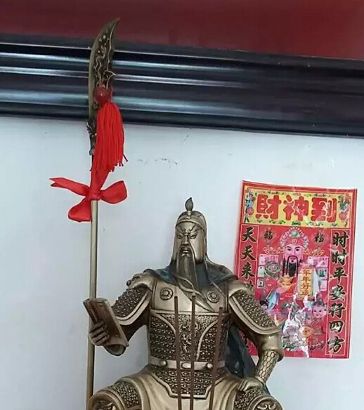 关公铜像