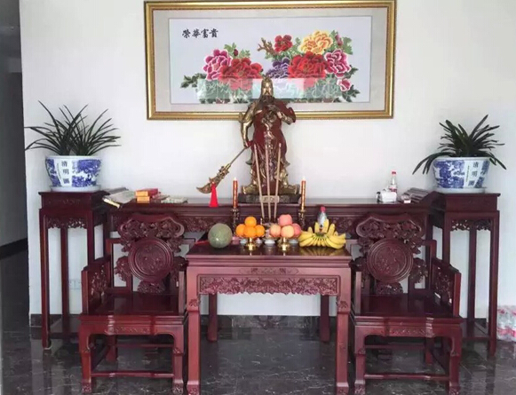 公司供奉关公铜像