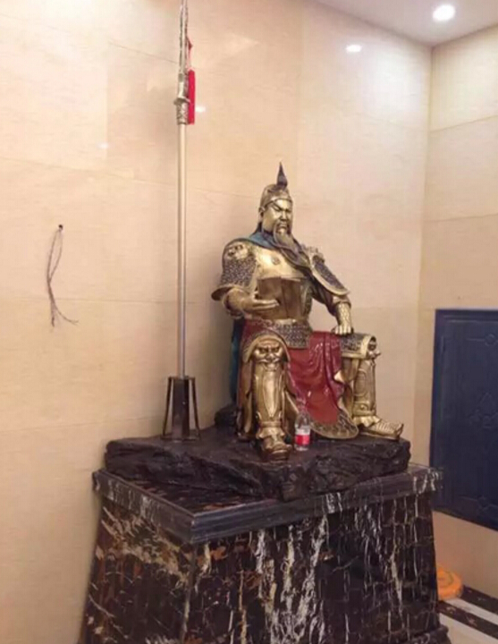 客户供奉铜关公
